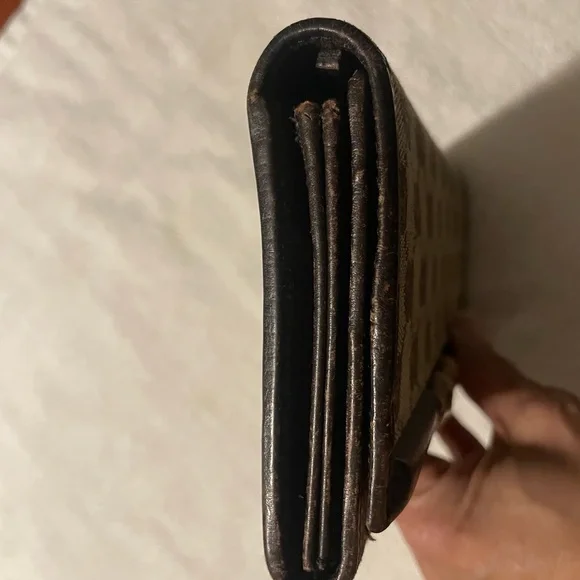 Authentic Gucci Wallet - Picture 8 of 8